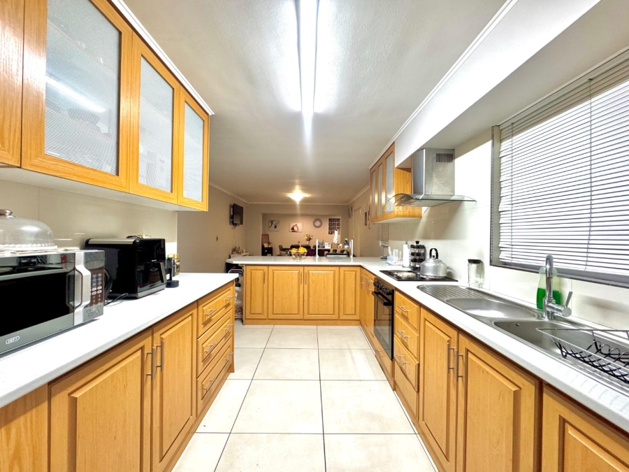 To Let 3 Bedroom Property for Rent in Wavecrest Western Cape